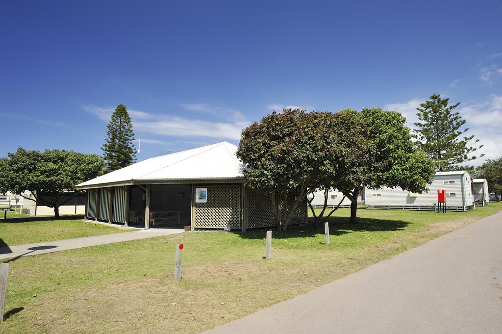 ホテル Nrma Stockton Beach Holiday Park エクステリア 写真