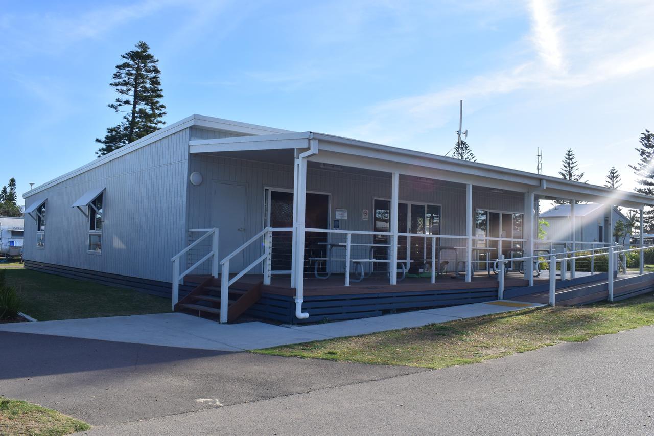 ホテル Nrma Stockton Beach Holiday Park エクステリア 写真